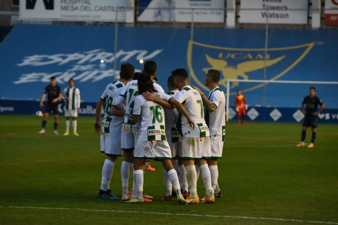 El equipo celebra el gol en La Condomina. 