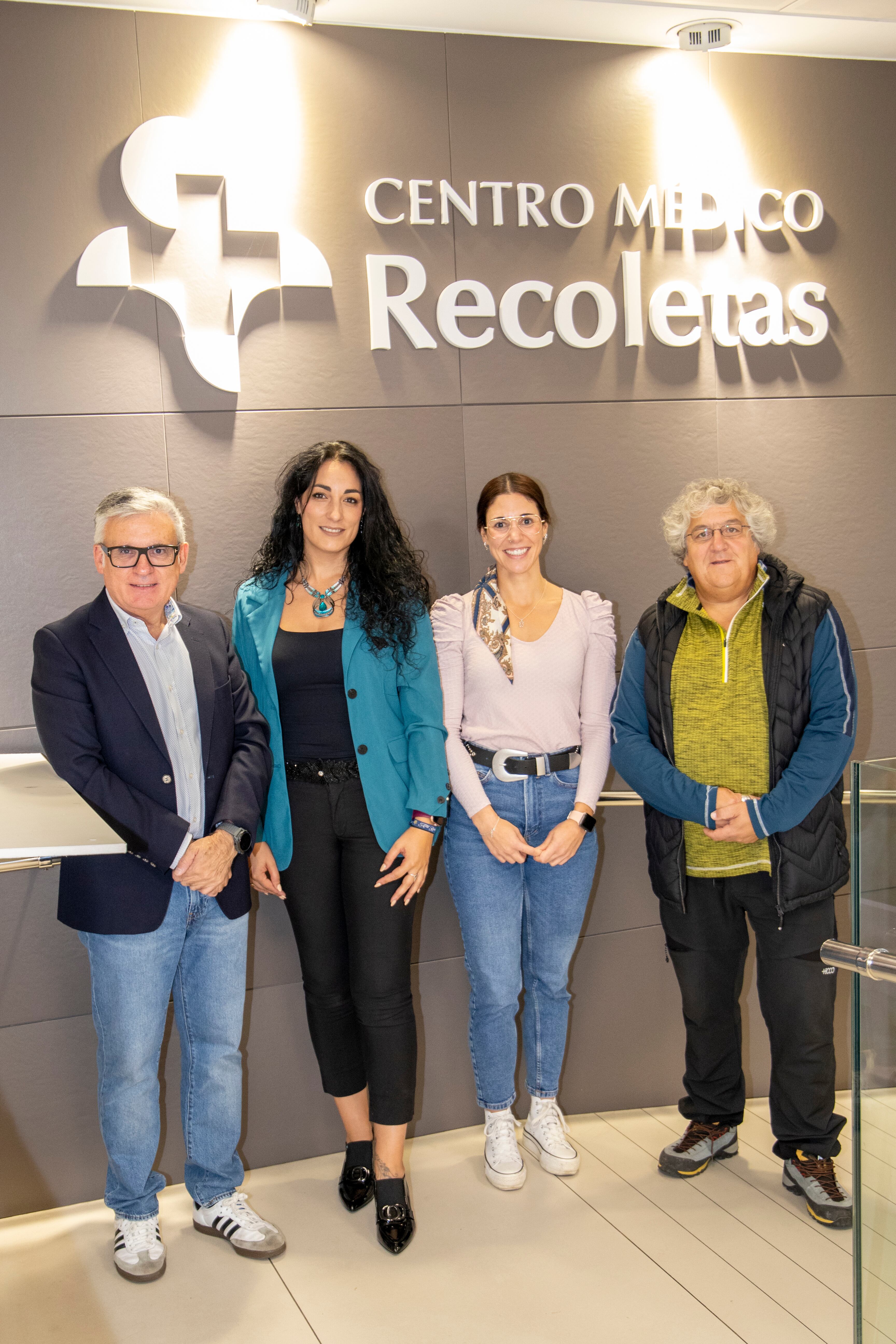 (izq) , José Antonio Hoyos ( Pte. Asociación de TDAH), Rebeca Báscones, Aitana Salas (Recoletas Salud Guardo) y José Antonio Villarino, Pte Asociación de AFA (dcha)