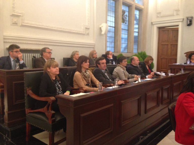 Alicia Alegret a la dreta, ja a l'oposició