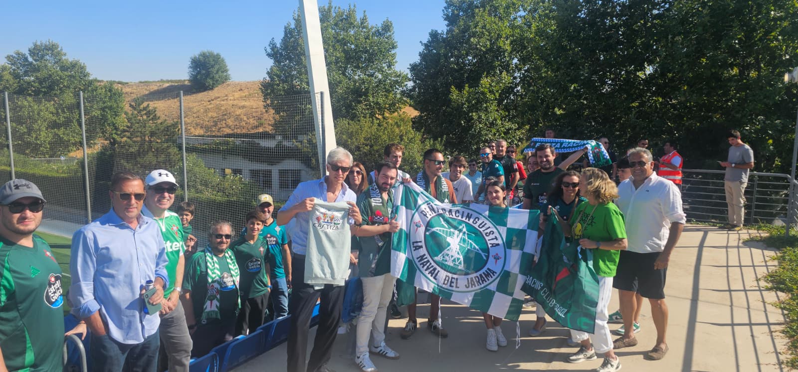 Las peñas verdes en Madrid encabezaron la presencia de aficionados racinguistas (foto: Racing Club Ferrol)