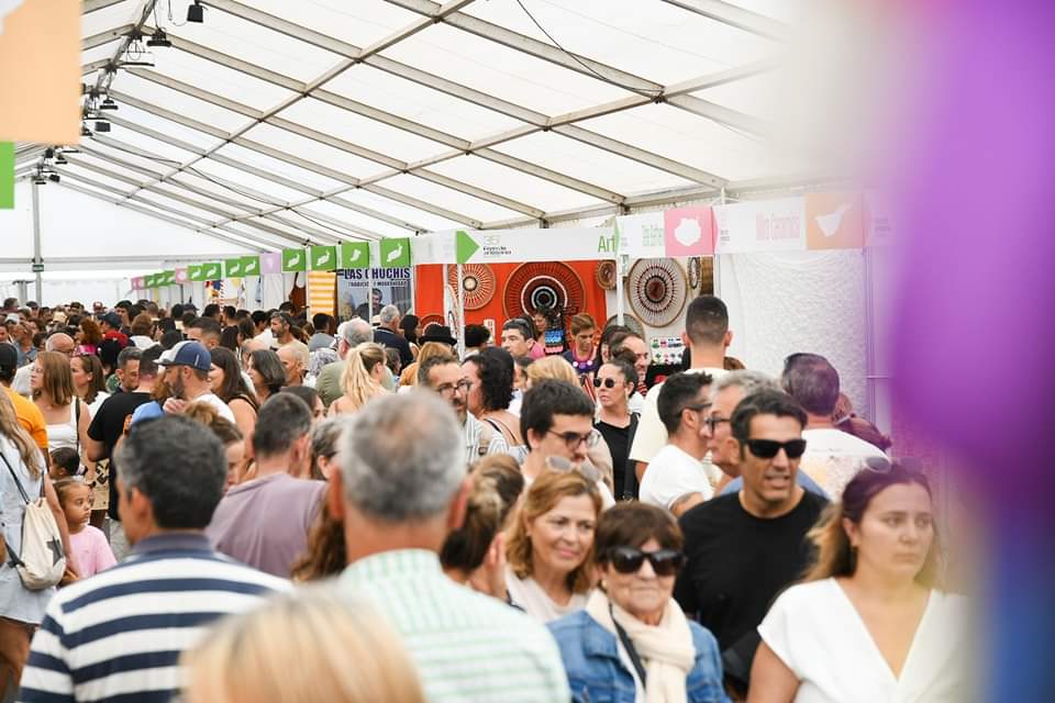 Asistentes a la 35ª Feria de Artesanía de Lanzarote.