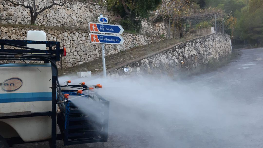 Desinfección de calles en Oliva