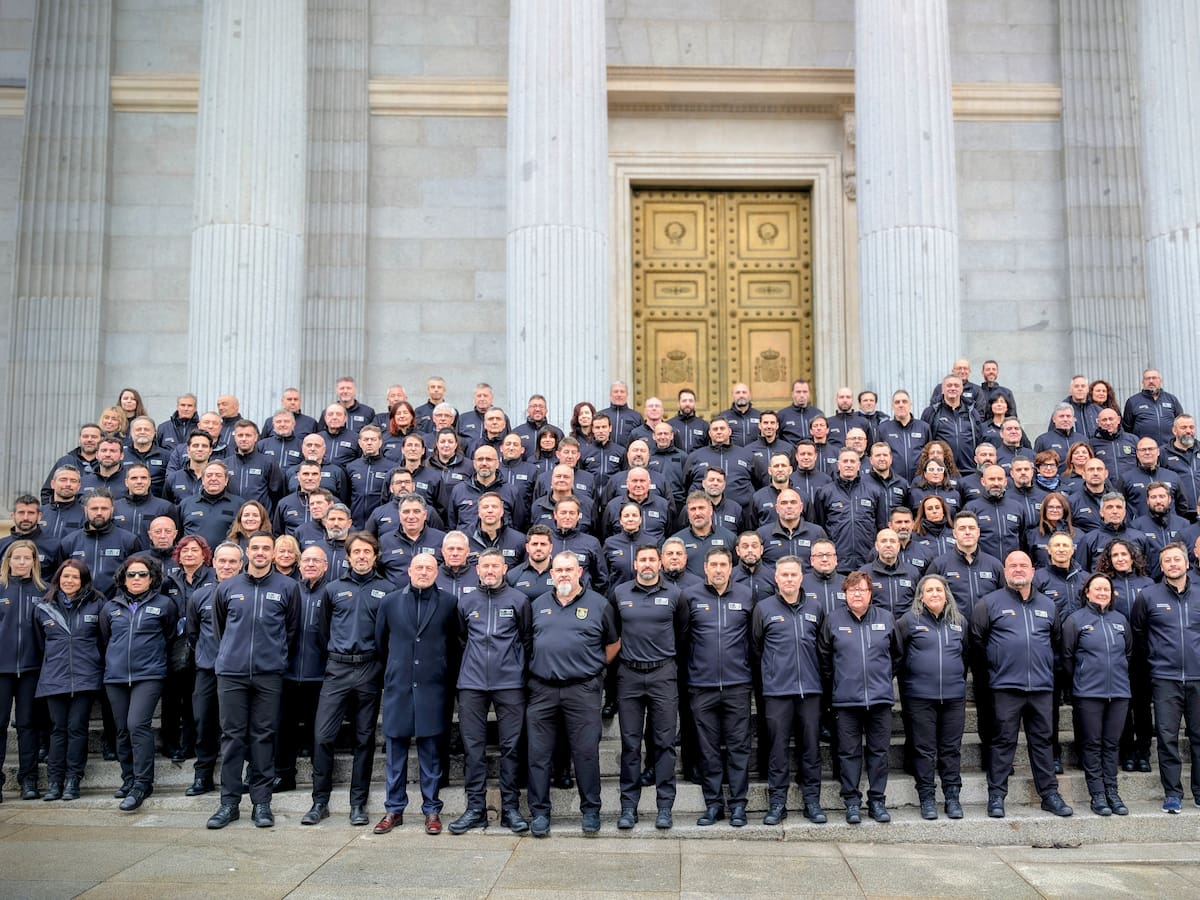 El sindicato 'Tu Abandono Me Puede Matar' exige dignidad profesional en el Congreso de los Diputados