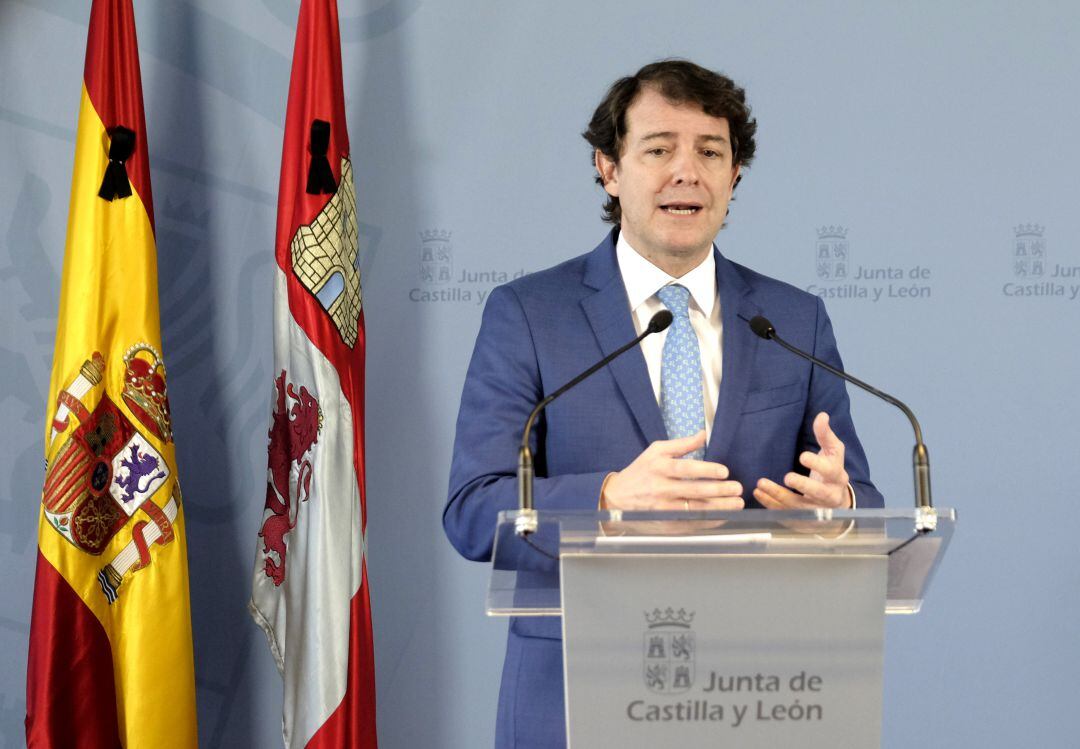 Alfonso Fernández Mañueco, presidente de la Junta de Castilla y León, tras el encuentro con Pedro Sánchez