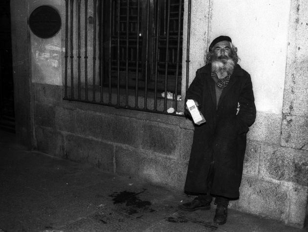 Patricio en los soportales de la Plaza Mayor de Segovia