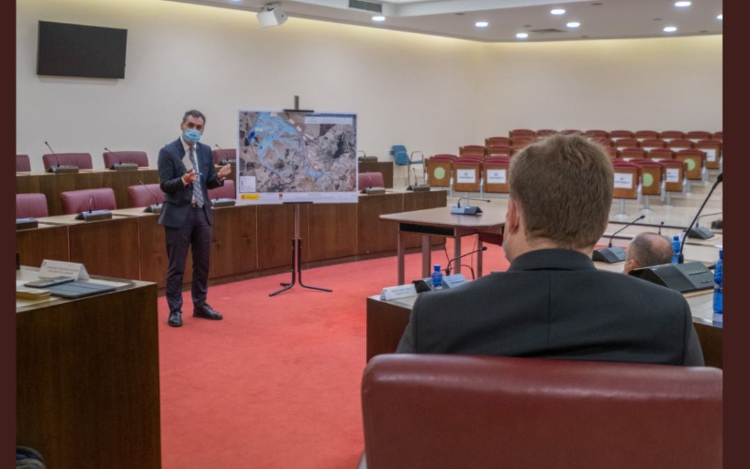 Reunión entre el delegado del gobierno en la región, Francisco Tierraseca, y el alcalde de la capital, Vicente Casañ. 