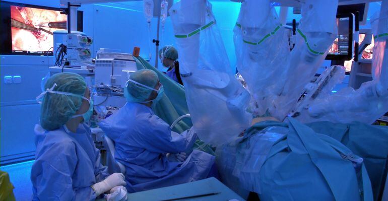 El robot Da Vinci de l&#039;Hospital Clínic, crucial per fer aquestes intervencions mínimament invasives 
