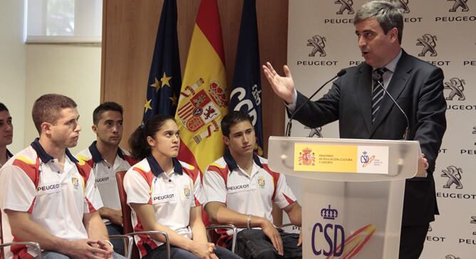 El presidente del Consejo Superior de Deportes, Miguel Cardenal, durante su intervención en el acto de presentación de los equipos de gimnasia que participarían en los Juegos de Londres 2012, el 17 de julio de 2012.