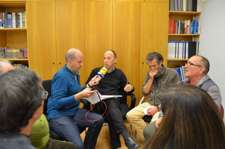 La Unidad Móvil, de Hoy por Hoy Zaragoza, se ha trasladado hasta santa Isabel para conocer las reivindicaciones tanto de este barrio como del  Actur - Rey Fernando de cara a la elaboración de los presupuestos participativos. El presidente de la Junta de D