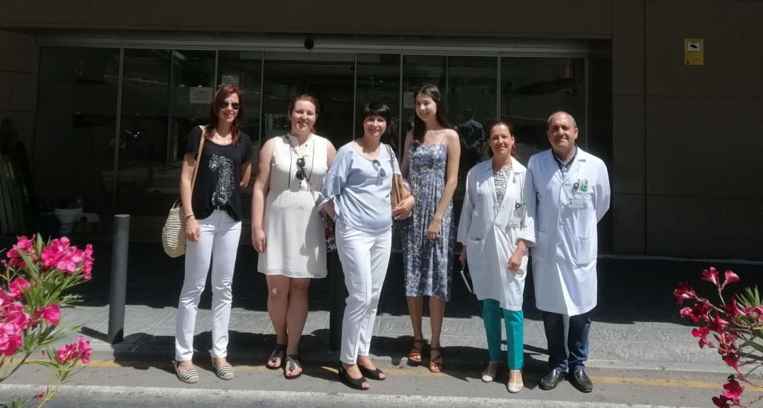 Profesoras polacas conocieron el centro sanitario jiennense junto a responsables del hospital jienense.