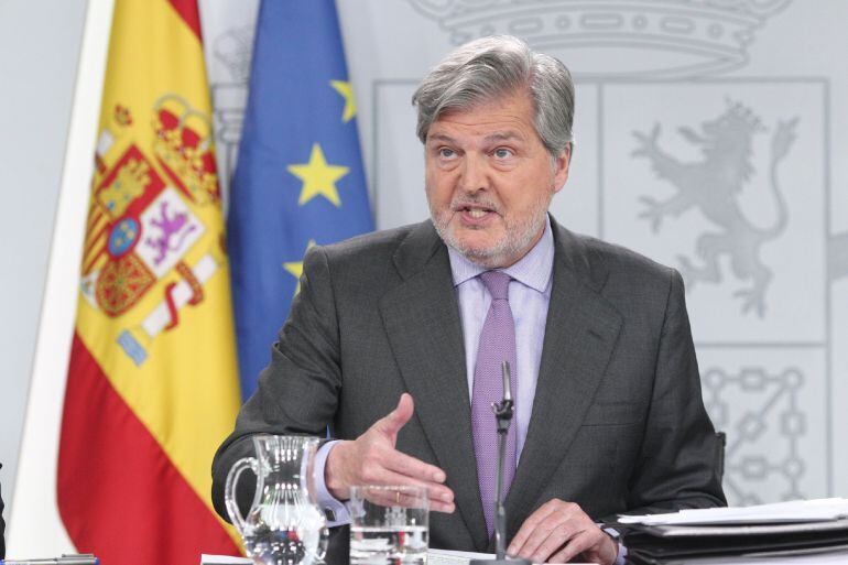 Rueda de prensa de Iñigo Méndez de Vigo tras el Consejo de Ministros