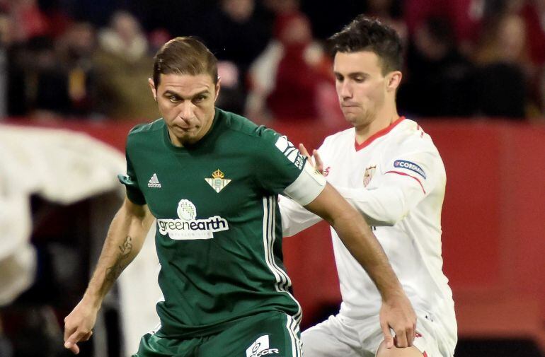 Joaquín durante el derbi ante el Sevilla 