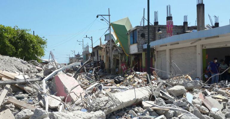 Escenas del municipio de Pedernales, en Ecuador, tras el terremoto