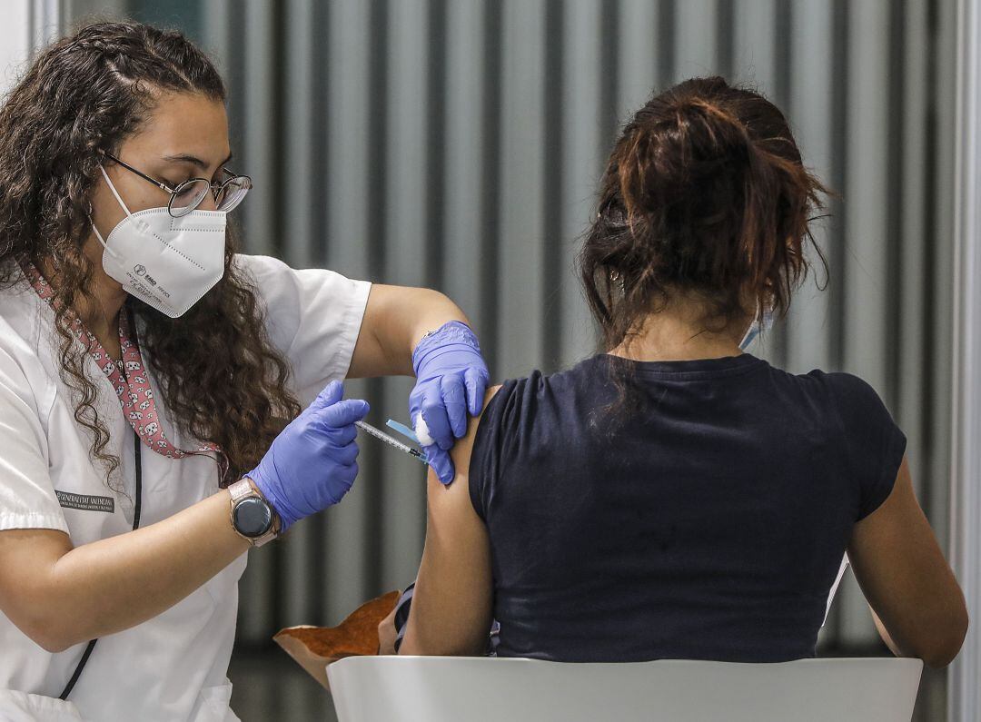 Fernando López Miras decía esta semana que no sabía si jurídicamente será posible obligar a vacunarse al personal sanitario y sociosanitario. De ahí que pida un &quot;marco legal común en todo el país&quot;