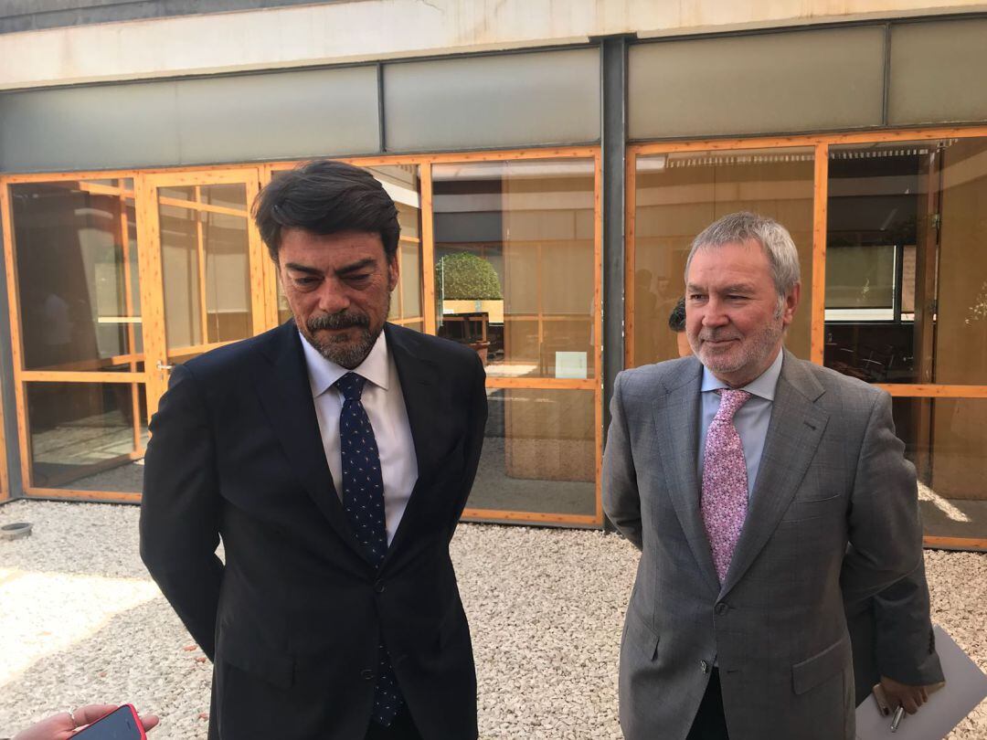 El alcalde durante un encuentro con el presidente de la APA en Alcaldía