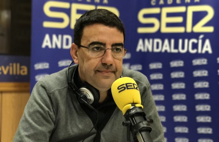 El portavoz de la gestora del PSOE, Mario Jiménez, en los estudios de Radio Sevilla. 