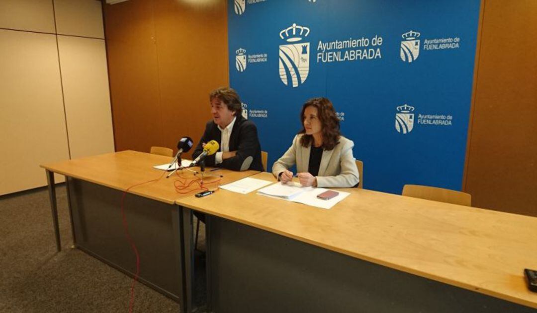El alcalde de Fuenlabrada y la concejala de Hacienda presentaban hace unos días el presupuesto para 2019 que este martes fue a pleno.