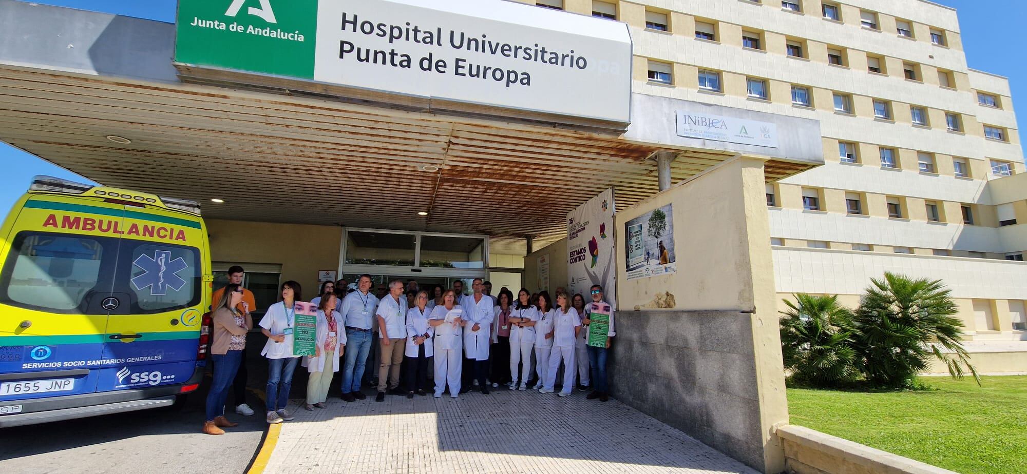 Lectura de un manifiesto en el hospital