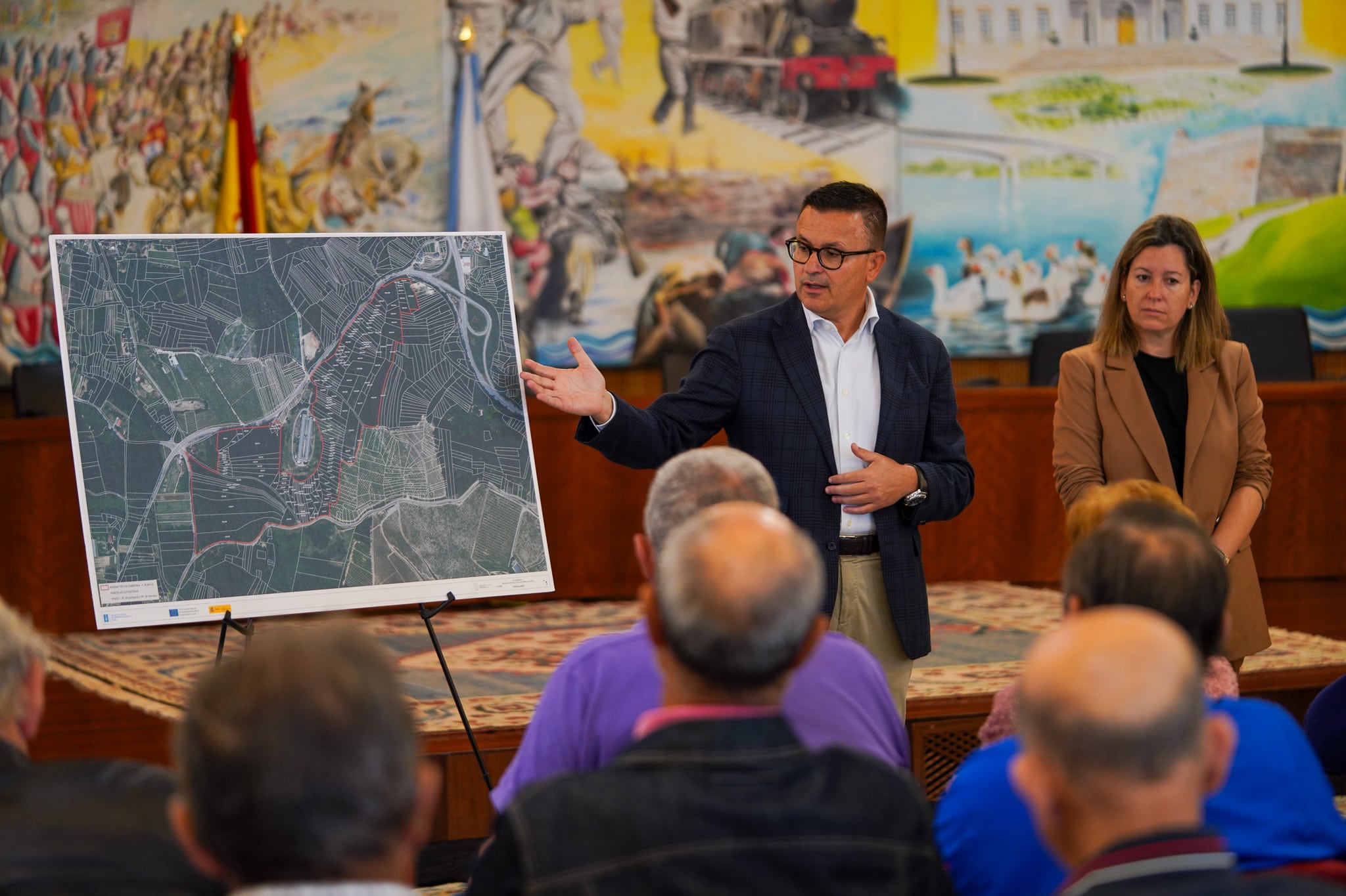 Imagen de archivo del Conselleiro de Medio Rural, José González, explicando los detalles del proyecto de Polígono Agroforestal para Salvaterra de Miño