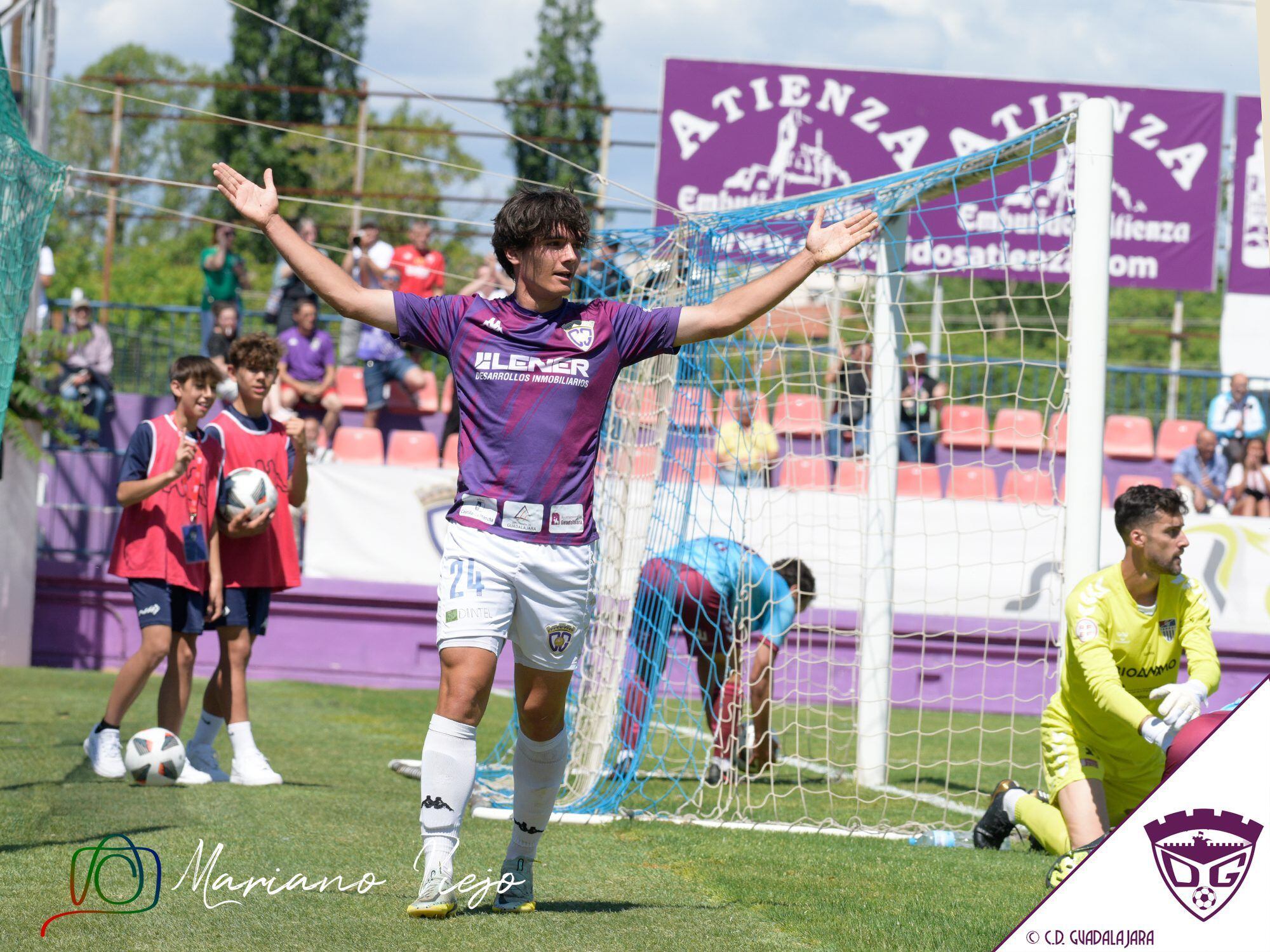 Diego Morcillo celebra su gol ante la Segoviana en la última victoria del Dépor en liga en el Escartín FOTO: Mariano Viejo CD Guadalajara