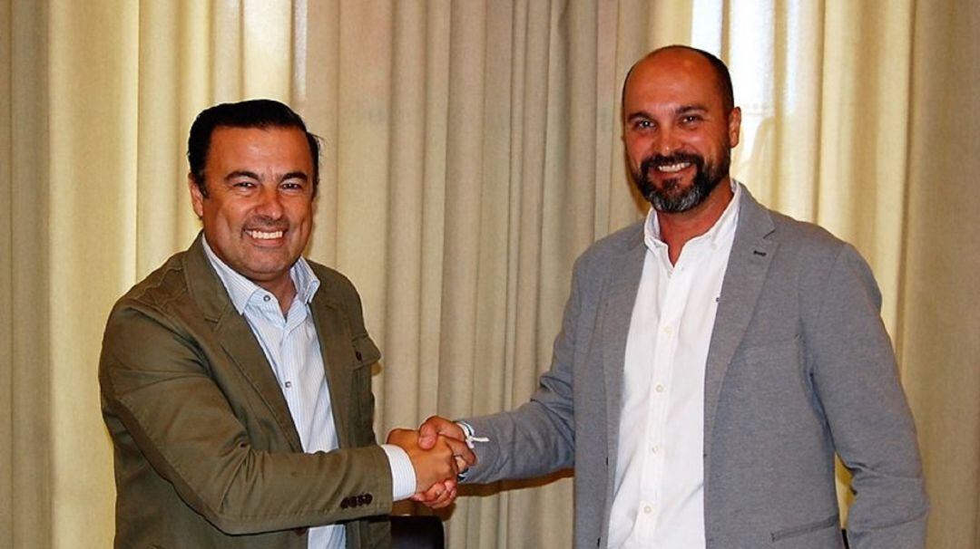 David Gil (PP) y Miguel Alconchel (Los Barrios 100x100) sellan el acuerdo de gobierno a falta de la incorporación de C´s