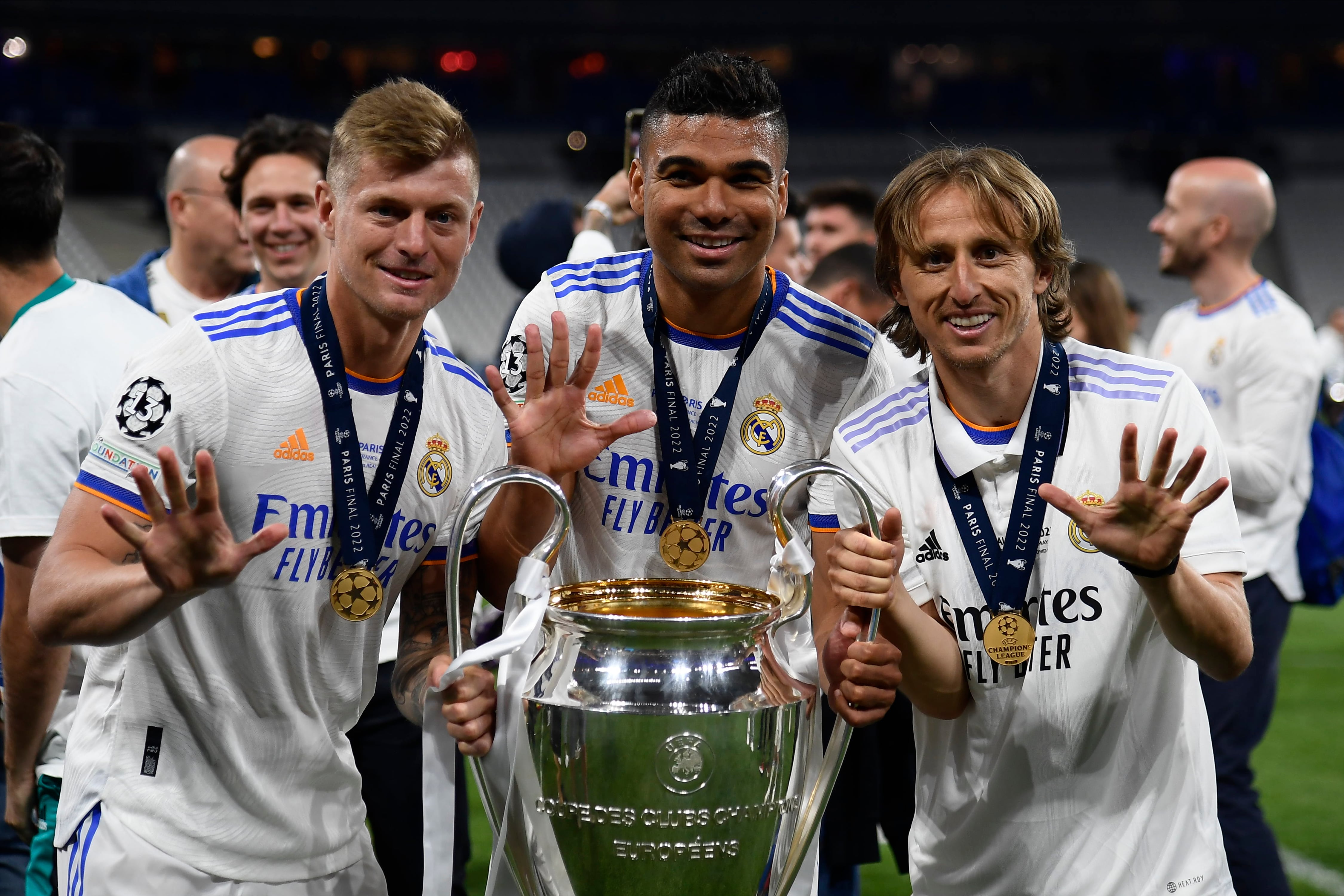 Toni Kroos, Casemiro, y Luka Modric, con la decimocuarta Champions de la historia del Real Madrid.