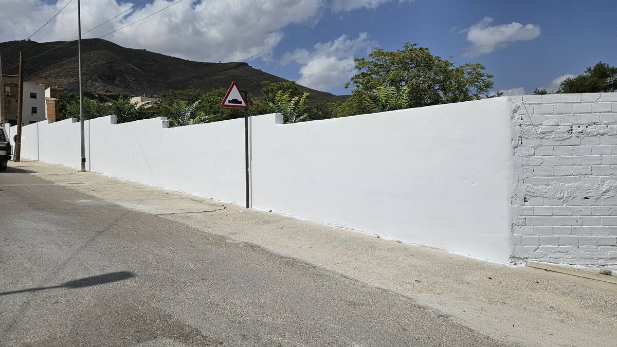 Mural de los caballitos blanqueado en agosto de 2023