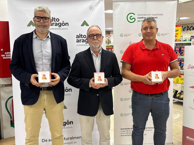 Agustín Cabrero, Pedro José Sánchez y José Manuel Ramón y Cajal, en la presentación de las "Pajaritas rosas"