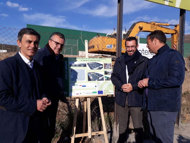 Responsables políticos de la Junta y el Ayuntamiento linense, durante el inicio de las obras.
