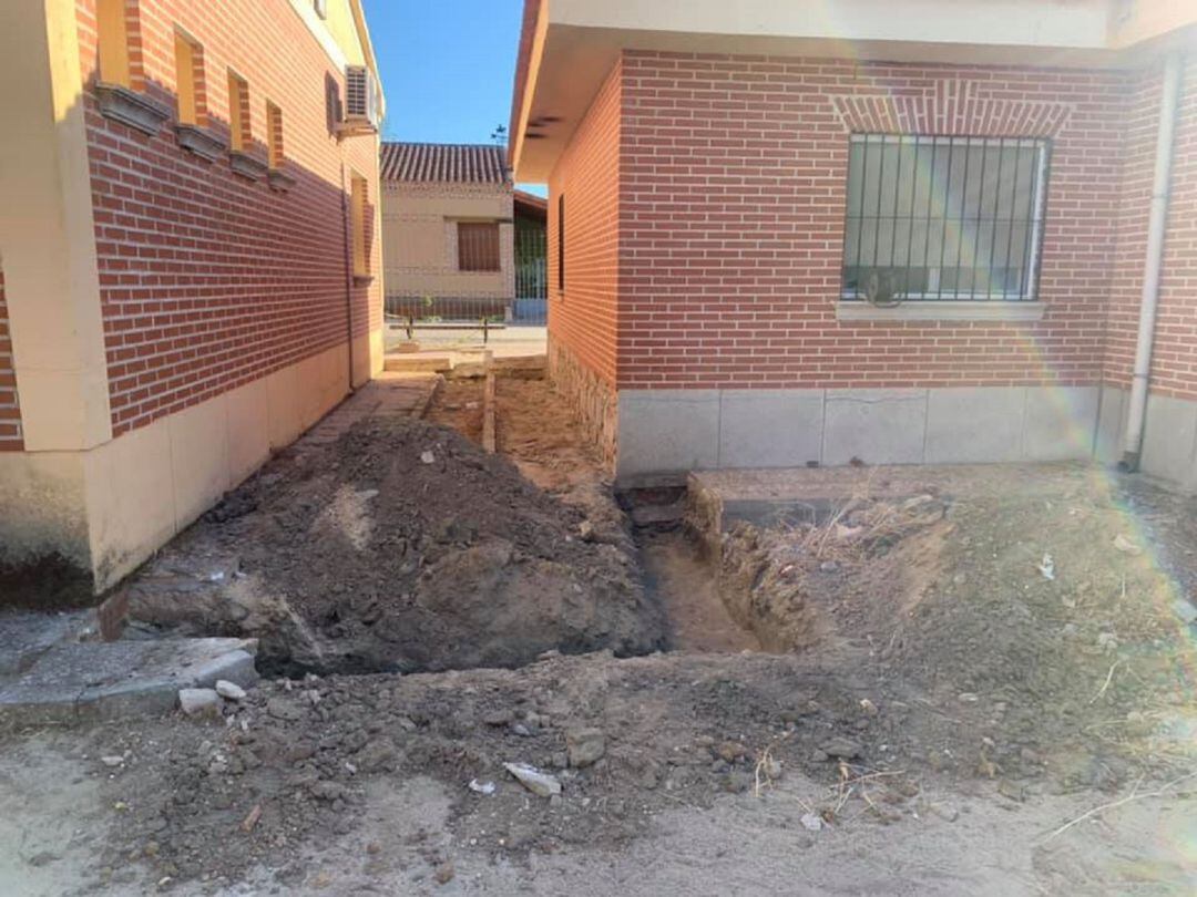 Ya se aprecian las obras de ampliación del consultorio de Bobadilla