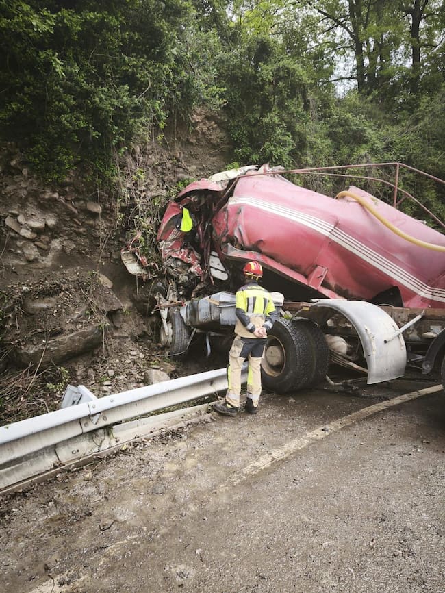 Fallecido el conductor de un camión en un accidente en Fiscal (Huesca).