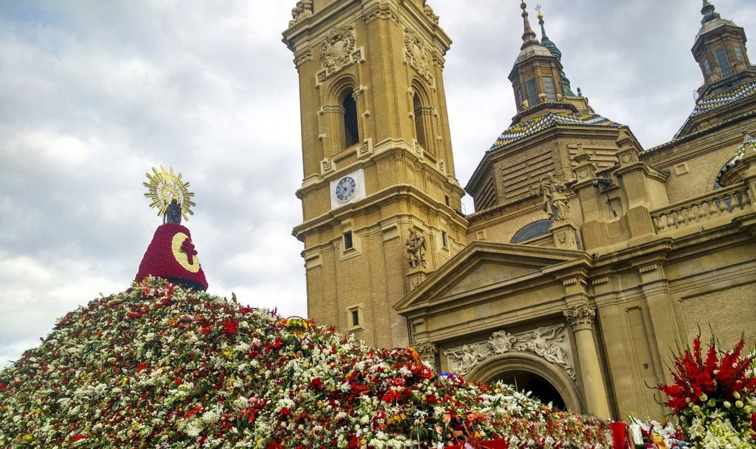 Ofrenda de Flores en las Fiestas del Pilar de Zaragoza