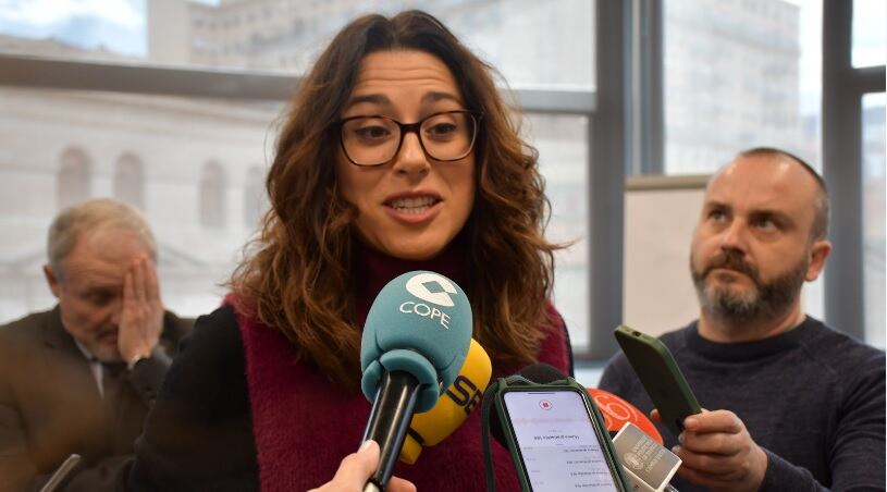 Aitana Mas atiende a los periodistas en su visita al Campus d&#039;Alcoi de la UPV