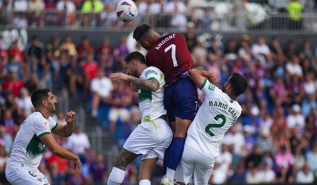 Florin Andone puso por delante al Eldense