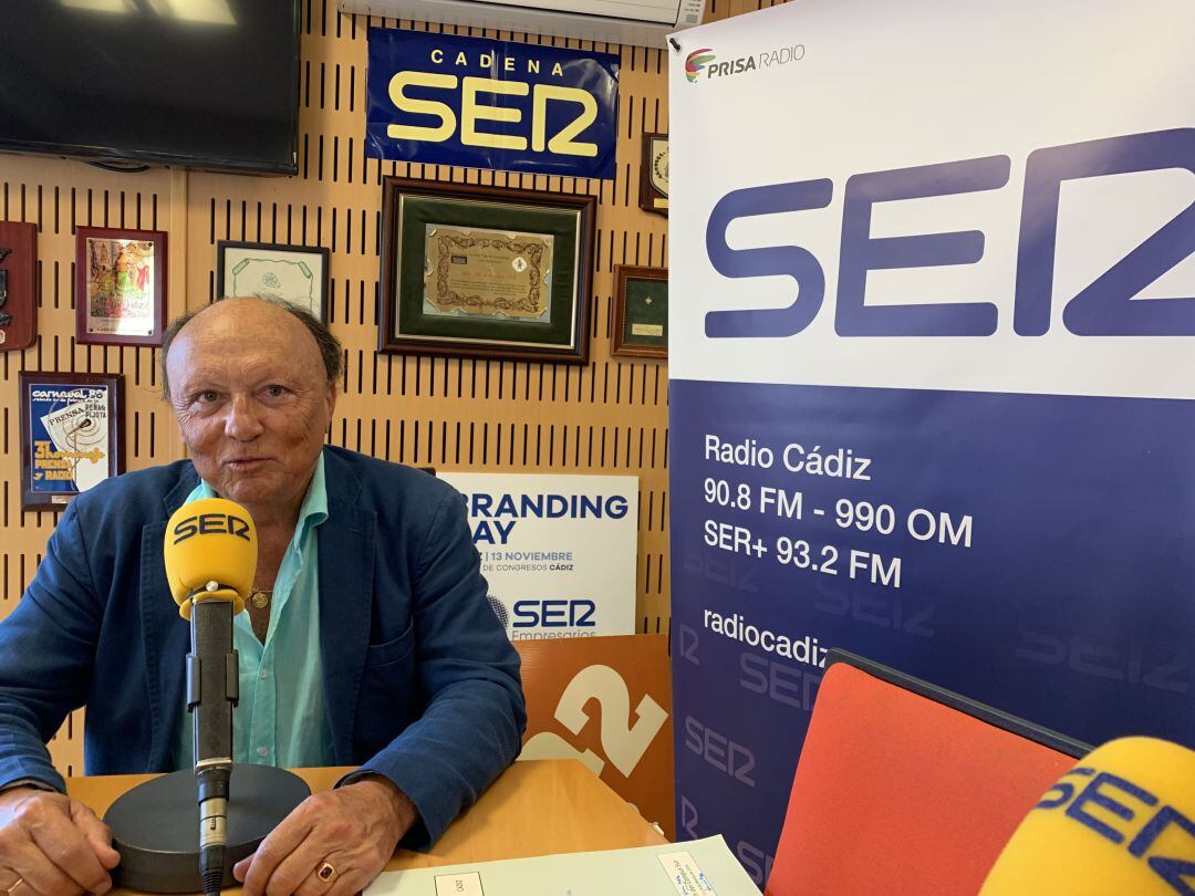 Manuel Barea, en los estudios de Radio Cádiz