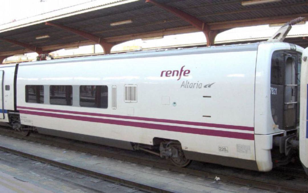 Tren que une Madrid con Algeciras.