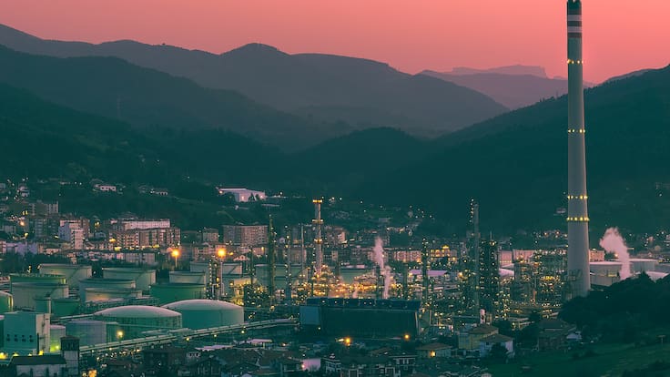 El alcalde de Muskiz pide explicaciones tras la alerta por benceno y recomienda no salir de casa: “Más vale pecar por exceso”