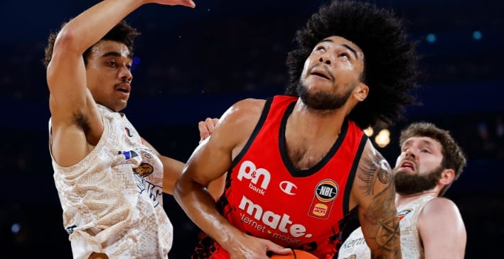 Izan Almansa en los Perth Wildcats