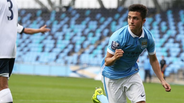 El joven Manu García, durante un partido con el Manchester City.