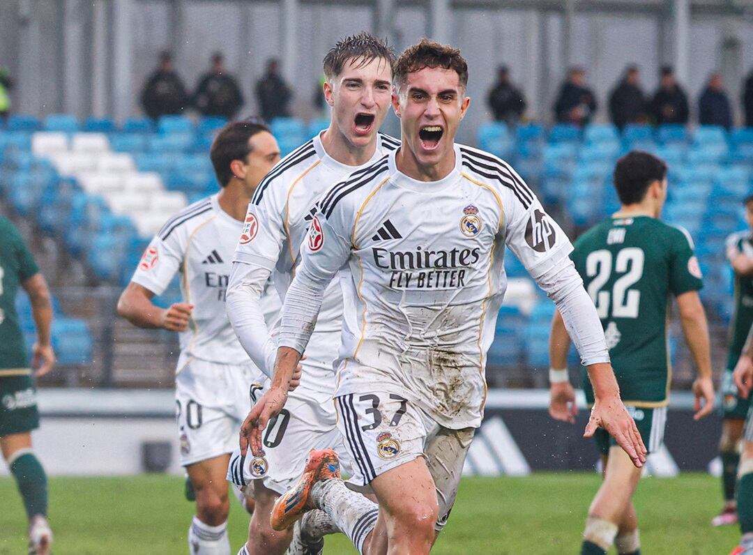 Álvaro Ginés celebra su primer gol con el Castilla