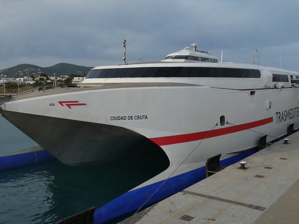 Buque 'Ciudad de Ceuta' de Armas