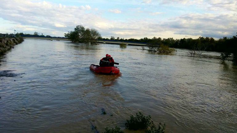 Lancha del dispositivo de la DPZ en el río Ebro