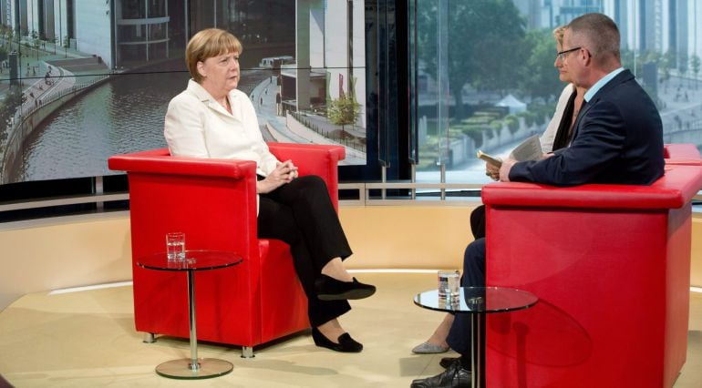 Angela Merkel durante su entrevista en la televisión alemana