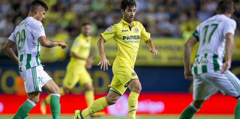 Manu Trigueros en un partido contra el Betis