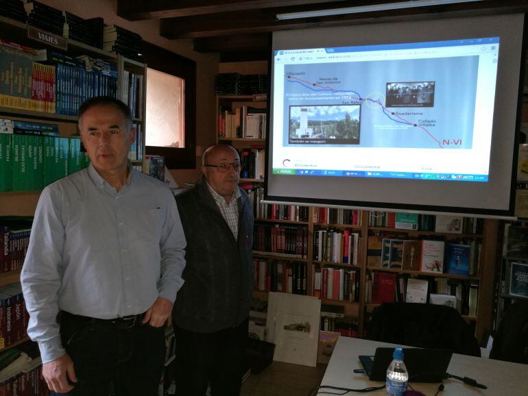 Carlos Bravo junto a  Ricardo del Val durante la presentación para recudar fondos a través de la plataforma Verkami 