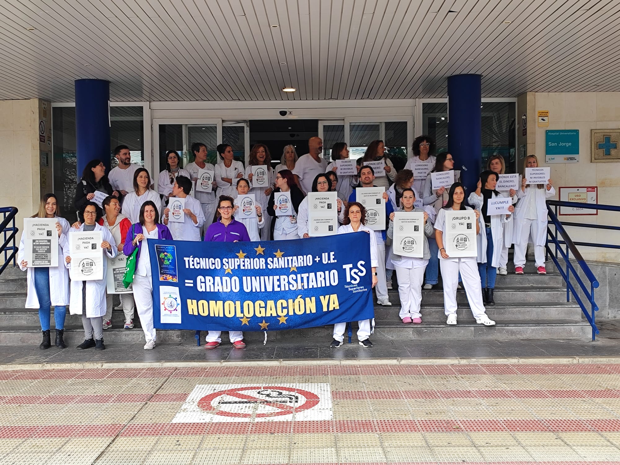 Concentración a las puertas de San Jorge