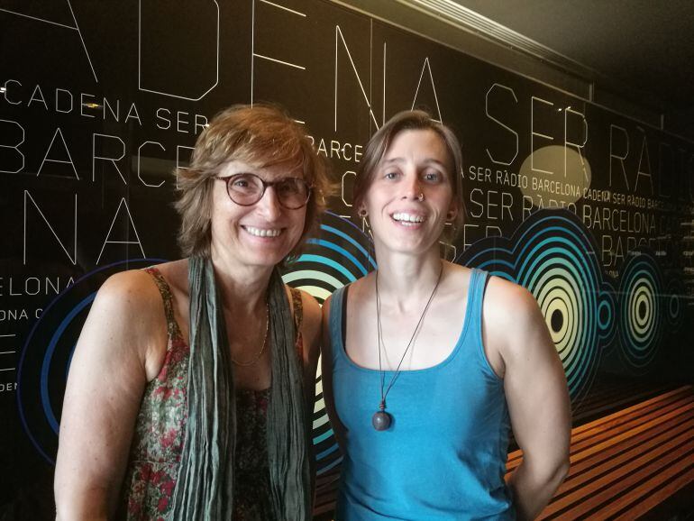 Núria Casamitjana i Olga Margalef, als estudis de Ràdio Barcelona.