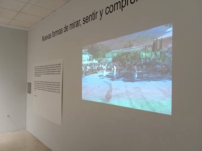 La muestra incluye una selección de audiovisuales de los tres autores