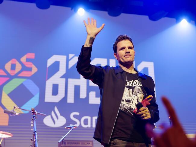 Dani Martín saluda al público en LOS40 Básico Santander
