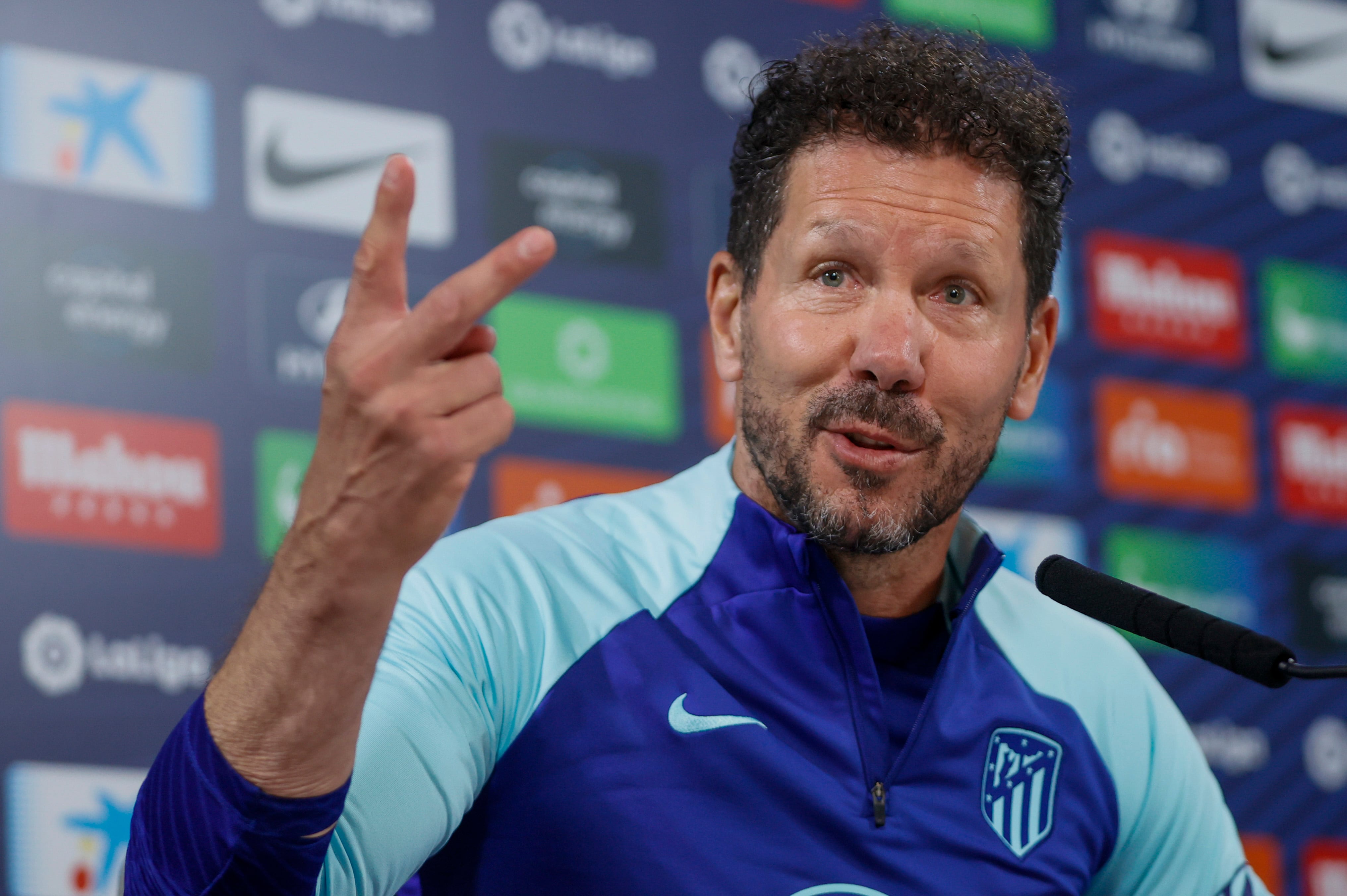 El técnico del Atlético de Madrid Diego Simeone durante la rueda de prensa que ha ofrecido este sábado en Majadahonda